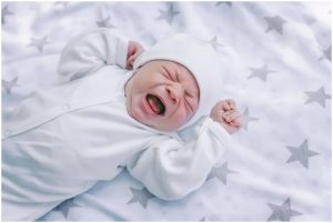 Read more about the article Różne rodzaje czapeczek dla niemowląt – styl, ochrona i uroczy dodatek